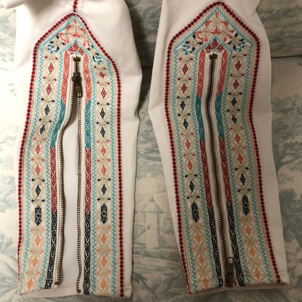 Embroidered jeans - Picture 9 of 10